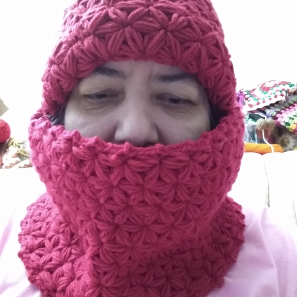 Jasmine stich handmade cozy hat and cowl - Picture 1 of 16